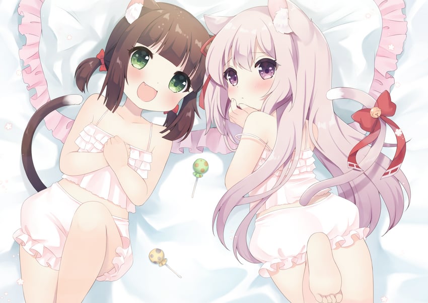 アズールレーンの睦月ちゃんと如月ちゃんのリラックス部屋着な下着二次画像