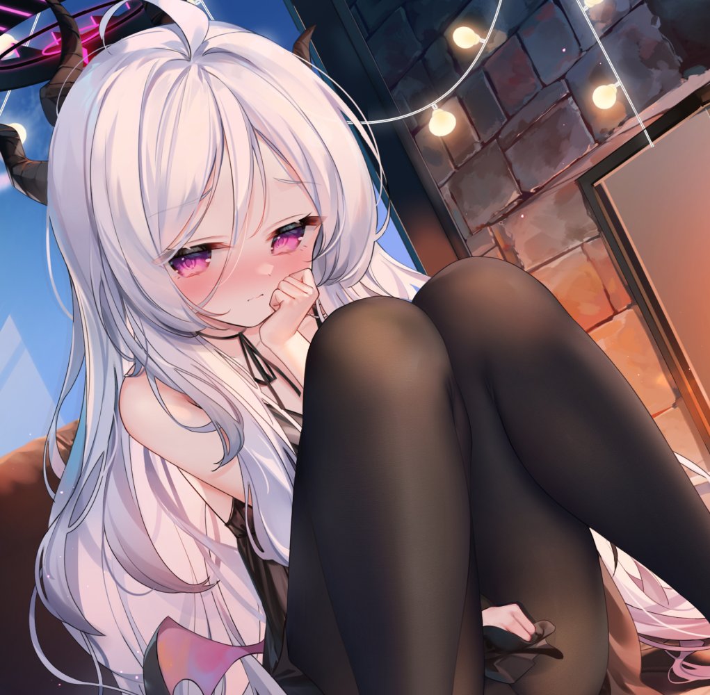 ブルーアーカイブの銀髪かわいい空崎ヒナちゃんのタイツ眩しい二次画像